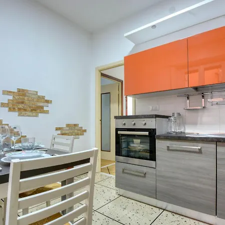 2 Bedroom Amazing In Appartement Chiavari